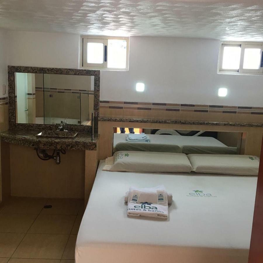 Hotel & Suites Elba Toluca Bagian luar foto